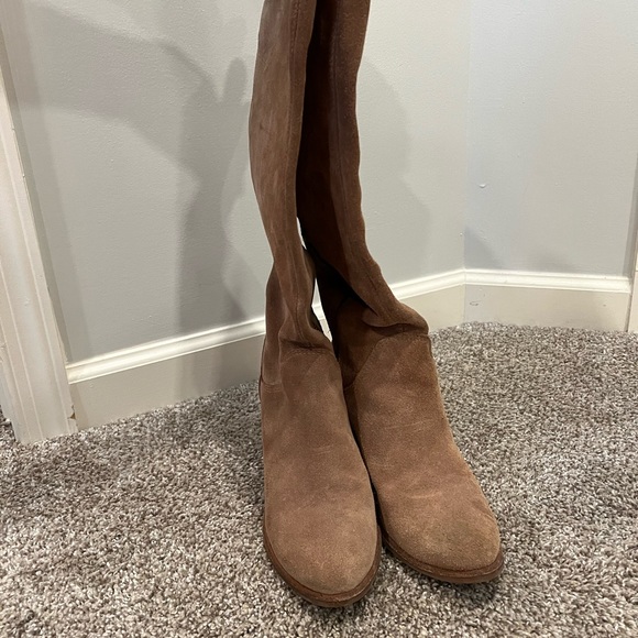 Ugg Suede Boot - Picture 4 of 6